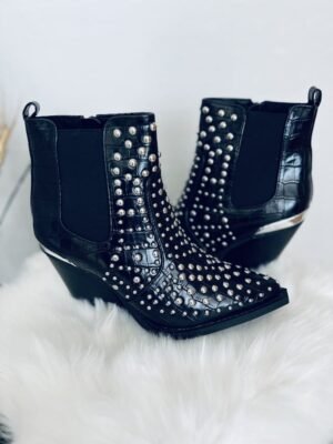 Bottines noires cloutées argent