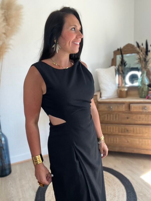 Robe longue noire cintrée – Modèle Capucine