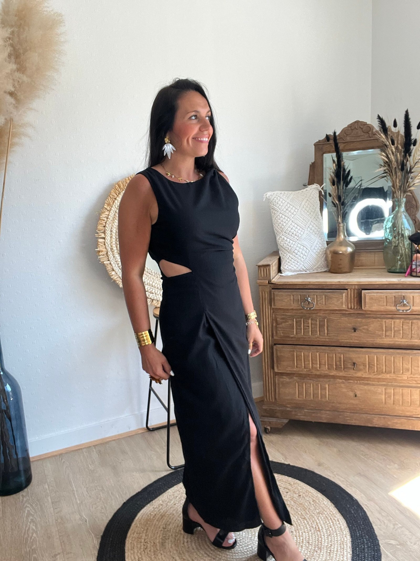 Robe longue noire cintrée – Modèle Capucine