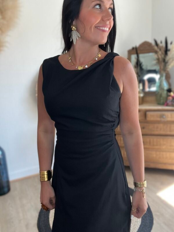 Robe longue noire cintrée – Modèle Capucine
