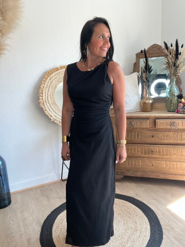 Robe longue noire cintrée – Modèle Capucine