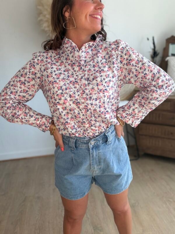 img_7187-2 Short en jean bleu clair - Modèle Lina