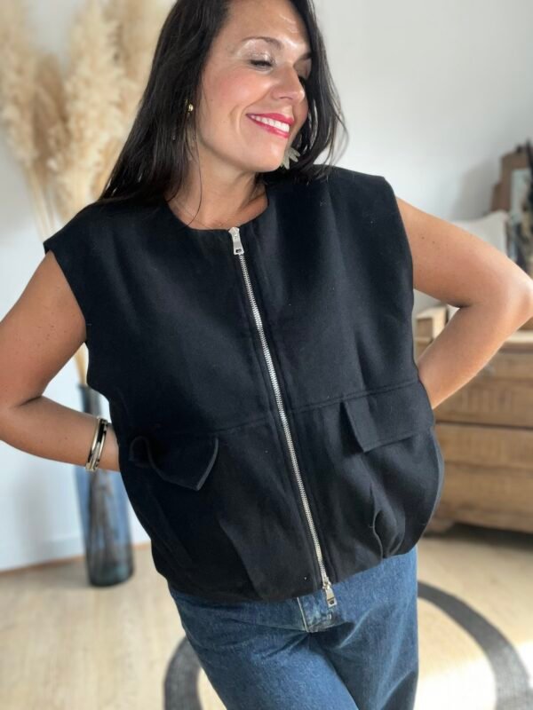 Veste noire sans manches à zip – Modèle Jamie