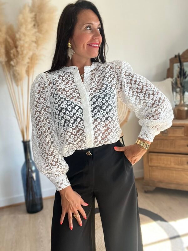 Chemise brodée fleurie transparente – Modèle Anaïs