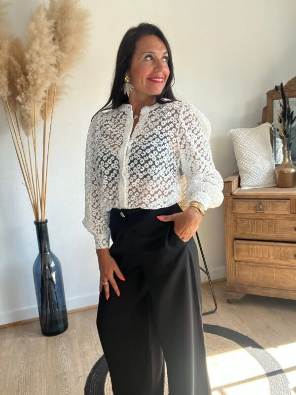 Chemise brodée fleurie transparente – Modèle Anaïs