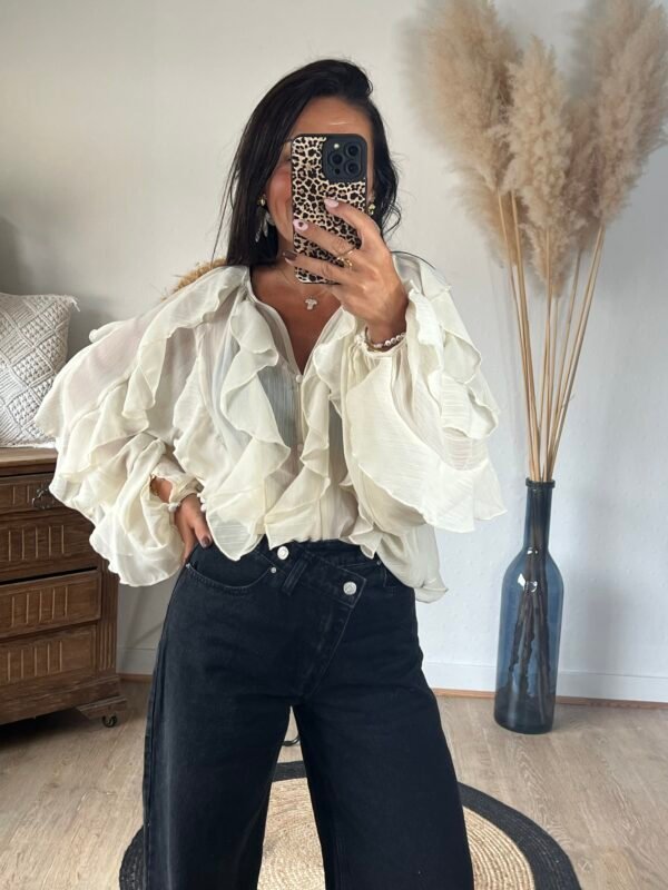 Blouse voilage écru à volants  – Modèle Suzon