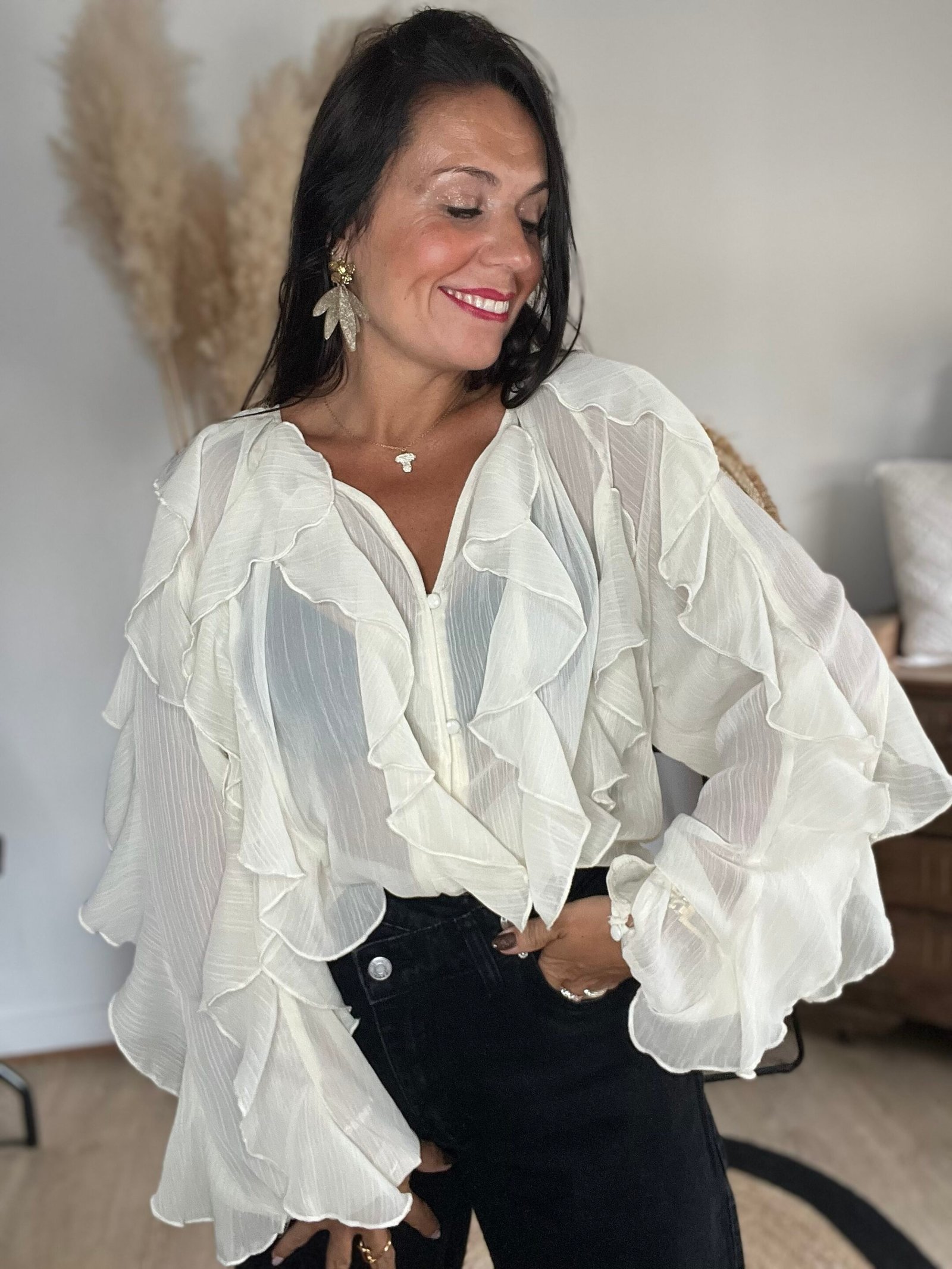 Blouse voilage écru à volants  – Modèle Suzon