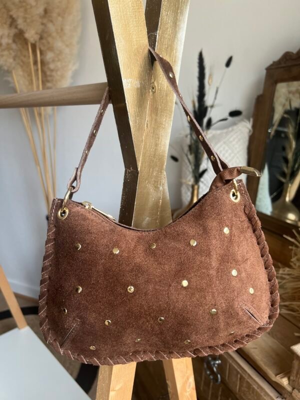 Sac suédine détails cloutés marron   – Modèle Lorely