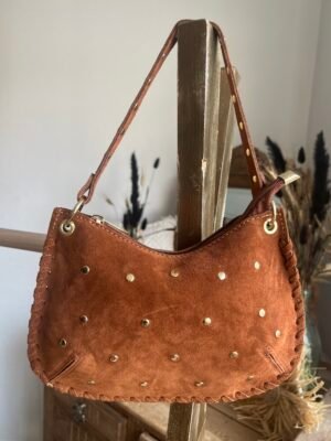 Sac en cuir suédine détails cloutés camel – Modèle Lorely