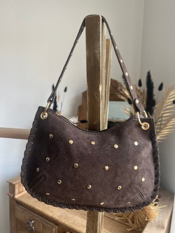 Sac en cuir suédine détails cloutés chocolat  – Modèle Lorely