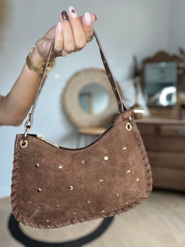 Sac suédine détails cloutés marron   – Modèle Lorely