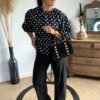 Blouse à pois noire – Modèle Sophia
