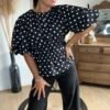 Blouse à pois noire – Modèle Sophia