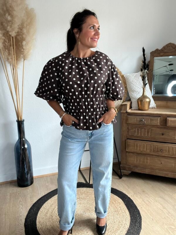 Blouse à pois marron – Modèle Sophia