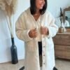 Manteau sherpa écru à capuche effet laine - Modèle Vic