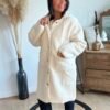 Manteau sherpa écru à capuche effet laine - Modèle Vic