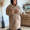 Manteau sherpa taupe à capuche effet laine - Modèle Vic