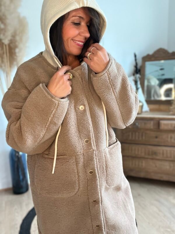 Manteau sherpa taupe à capuche effet laine - Modèle Vic