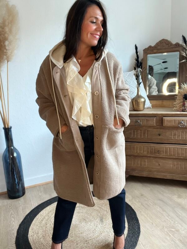 Manteau sherpa taupe à capuche effet laine - Modèle Vic