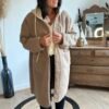 Manteau sherpa taupe à capuche effet laine - Modèle Vic