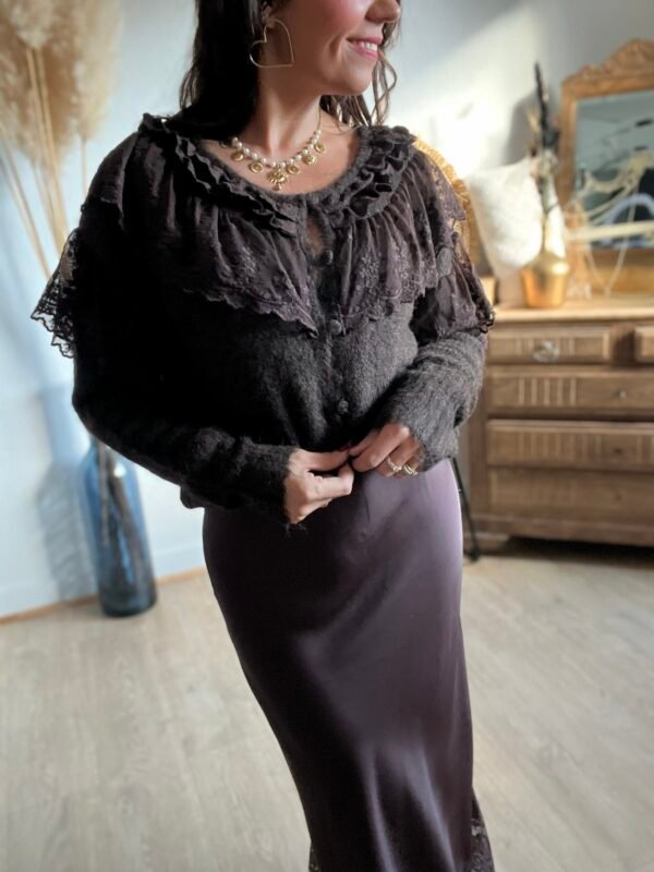 pull marron dentelle Gilet marron avec dentelle – Modèle Gina