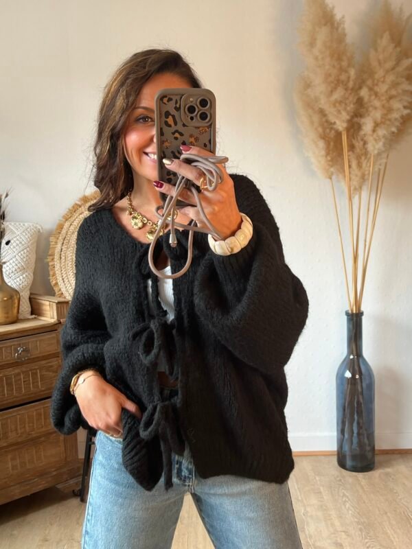 Pull grosse maille noire a lacets à nouer Pull grosse maille noire a lacets à nouer