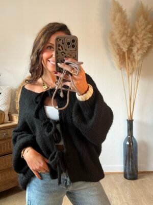 Pull grosse maille noire a lacets à nouer Pull grosse maille noire a lacets à nouer