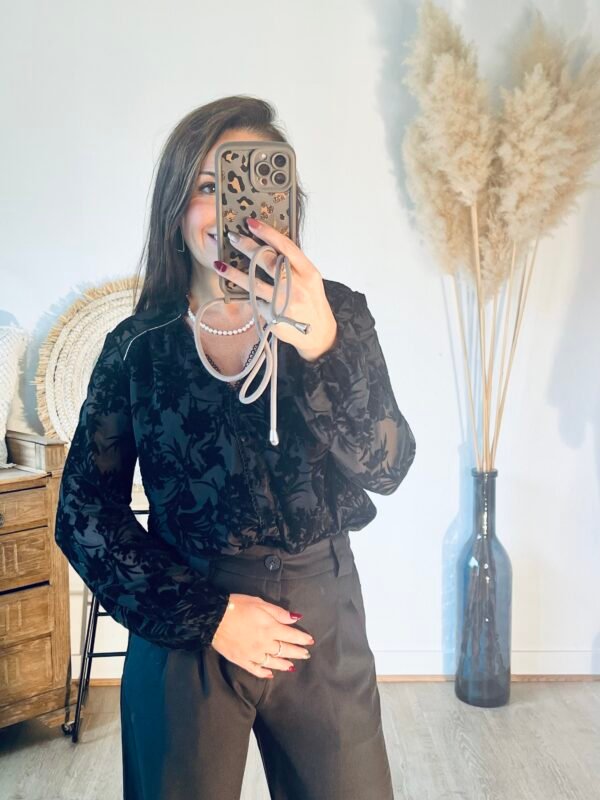 Blouse noire transparente et velours Blouse noire transparente et velours