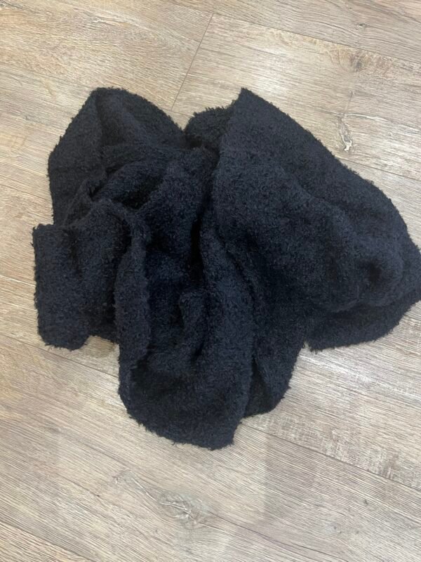 Écharpe bouclette noire – Modèle Caro
