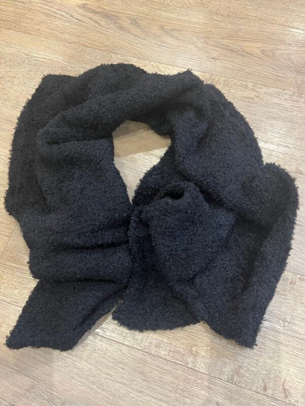 Écharpe bouclette noire – Modèle Caro