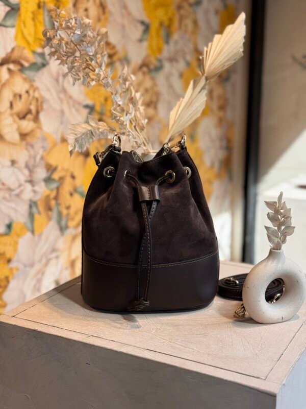 Sac seau en cuir daim marron  – Modèle James