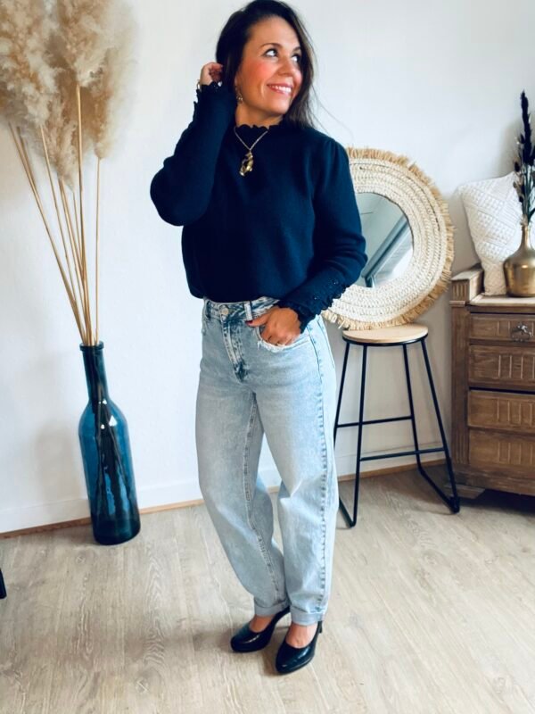 Pull bleu marine avec broderie Pull bleu marine avec broderie