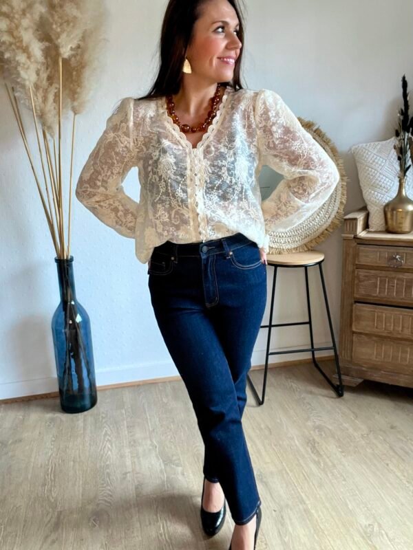 Blouse dentelle et broderie crème