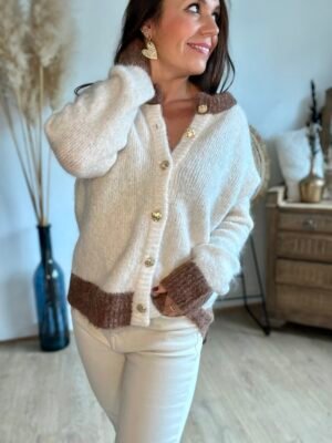Gilet beige bords marron boutons dorés Gilet beige bords marron – Modèle Brie