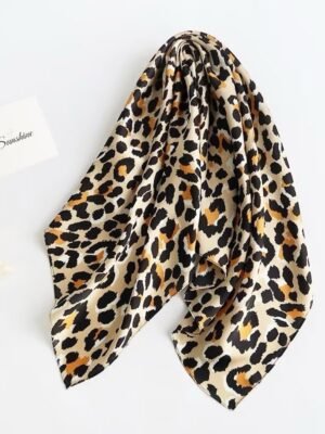 Petit foulard  léopard beige – Modèle Tornade