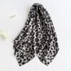 Petit foulard Leopard gris – Modèle Tornade