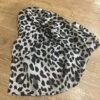 Petit foulard Leopard gris – Modèle Tornade