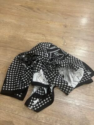 Petit foulard  noir – Modèle Fantine