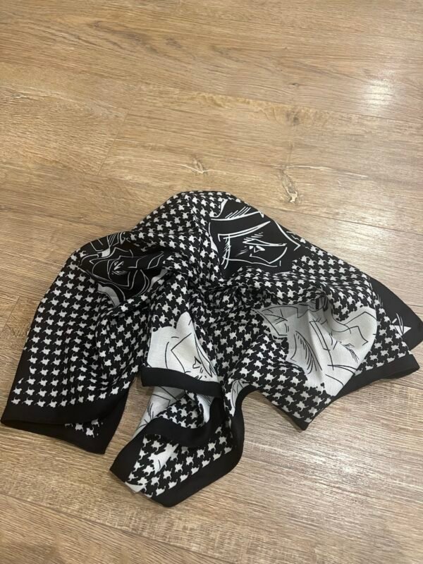 Petit foulard  noir – Modèle Fantine