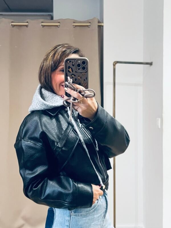 cagoule gris clair en laine Cagoule gris clair en laine extra douce – Modèle Lea