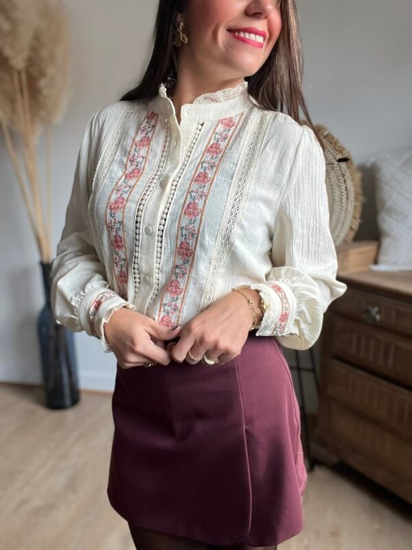Chemise beige avec broderie - Modèle Gina