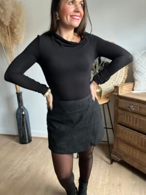 Jupe Short Portefeuille en Suédine
- Modèle Rudy