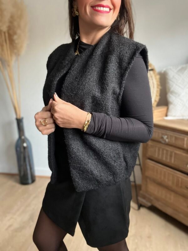 Gilet sans manches noir – Modèle Blanche