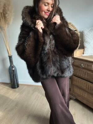 Veste fausse fourrure à capuche marron  - Modèle Lisie