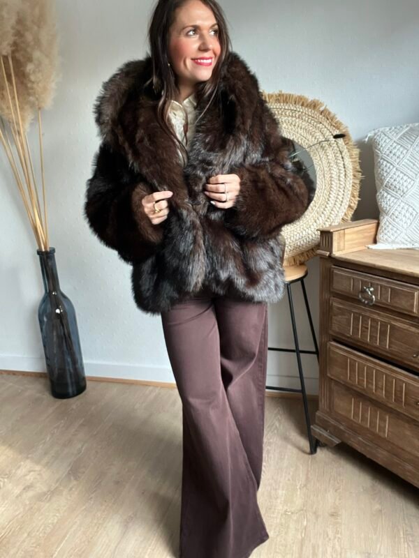 Veste fausse fourrure à capuche marron  - Modèle Lisie