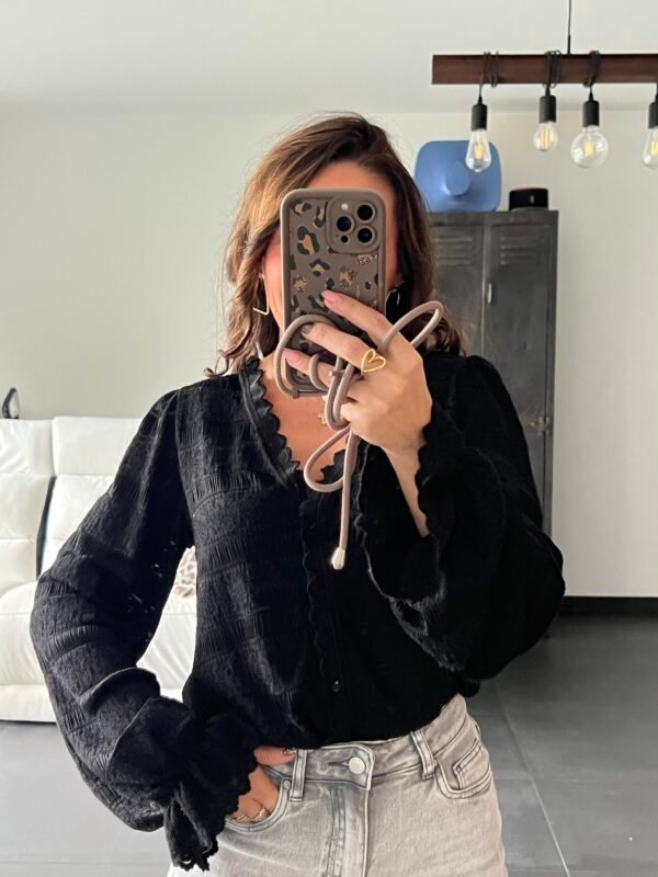 img_3161 Blouse noire avec broderie - Modèle Patty