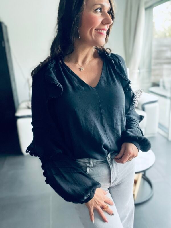Blouse noire à volants - Modèle Charlotte
