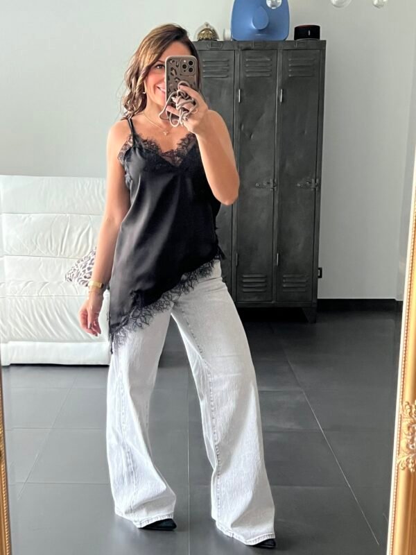 caraco satin noir et dentelle asymetrique Top caraco satin noir dentelle asymétrique - Modèle Lena