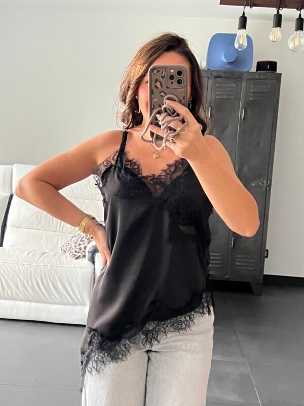 top satin dentelle noir Top caraco satin noir dentelle asymétrique - Modèle Lena