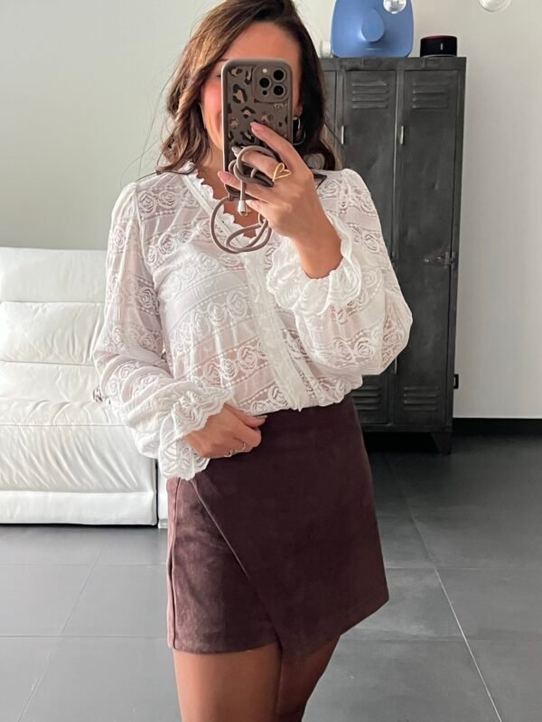 Blouse blanche avec broderie et dentelle Blouse blanche avec broderie - Modèle Patty